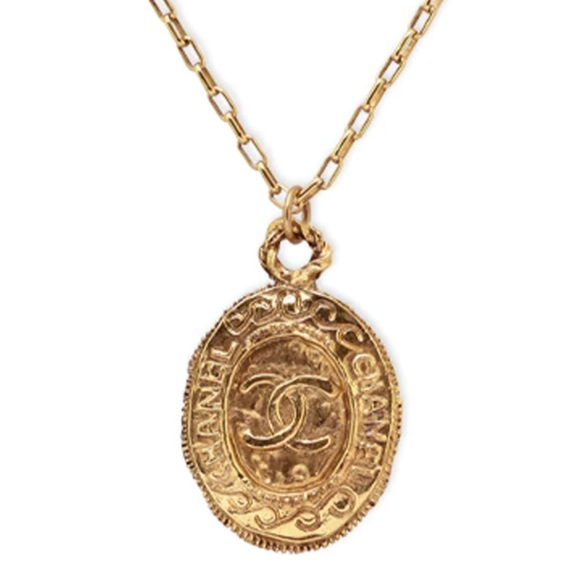 CHANEL OVAL CC LOGO ARABESQUE PENDANT NECKLACE - Picture 1 of 7